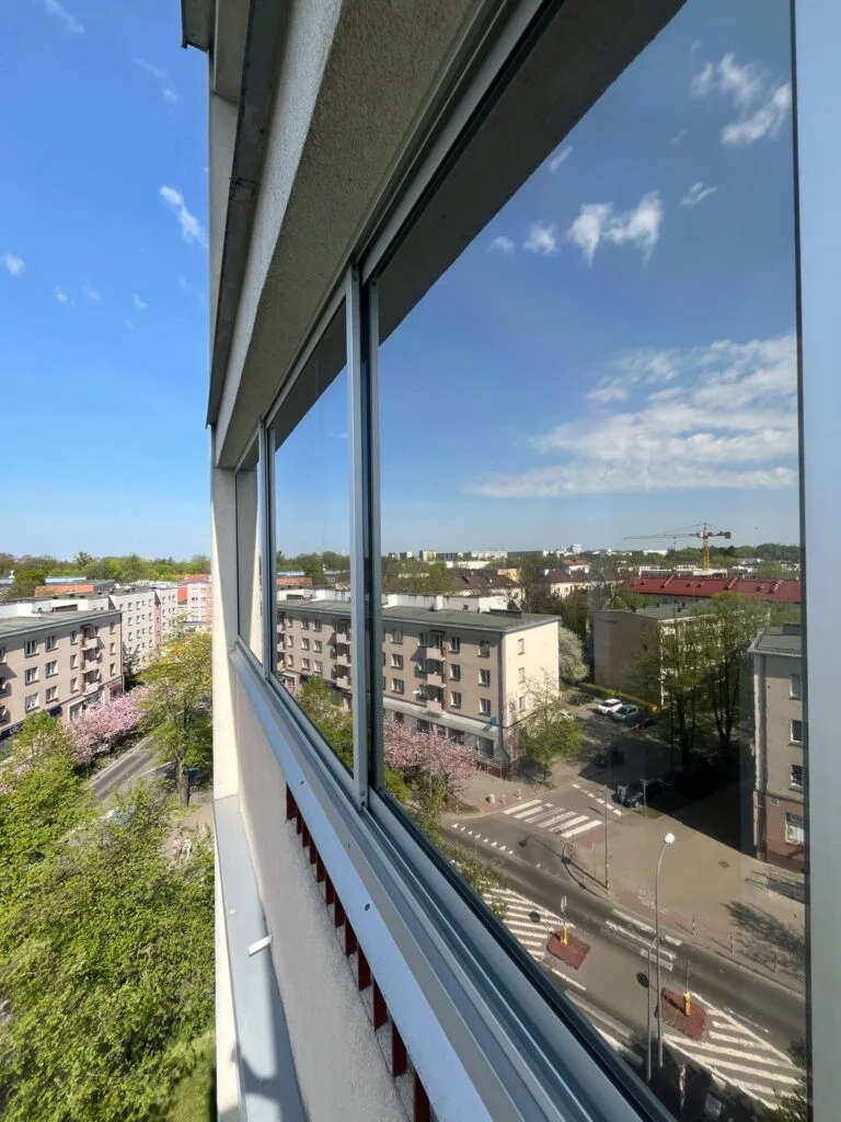 lustro weneckie białystok, folia lustro weneckie białystok, folie okienne białystok, montaż folii białystok, oklejanie okien białystok, okno weneckie białystok